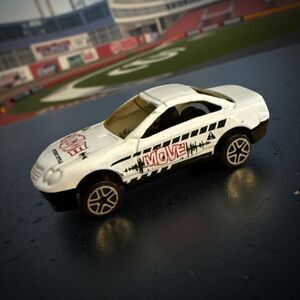 Auto World Mercedes Benz SL Jin Dei Le City Vehicle Car White Diecast 1:84 Scale